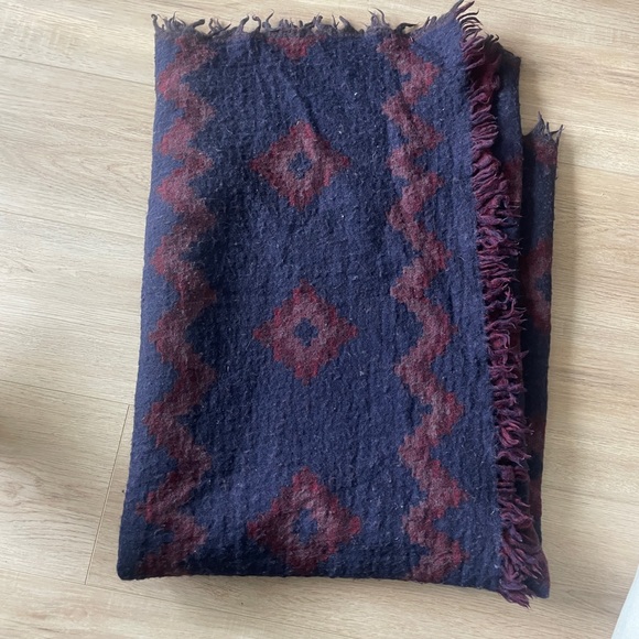 Aritzia Wool Blanket Scarf - Picture 2 of 3